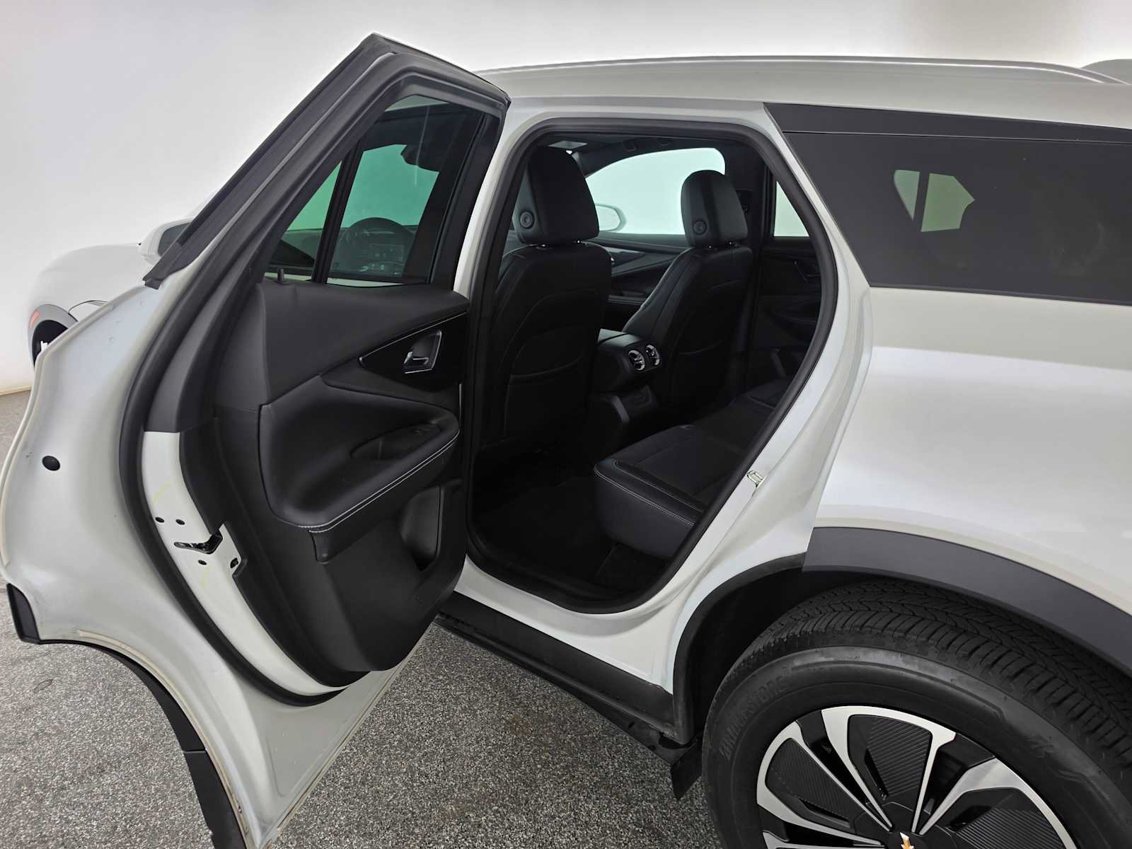Used 2024 Chevrolet Blazer EV LT AWD/4WD image 15