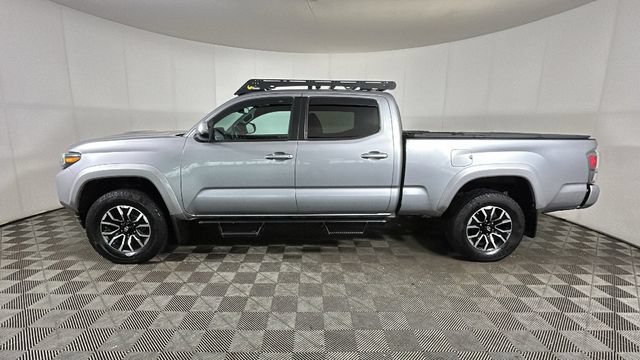 Used 2020 Toyota Tacoma TRD Sport w/ TRD Premium Sport Package AWD/4WD image 5