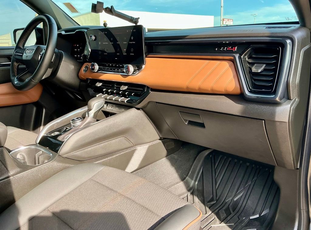 Used 2025 GMC Canyon AT4 AWD/4WD image 25