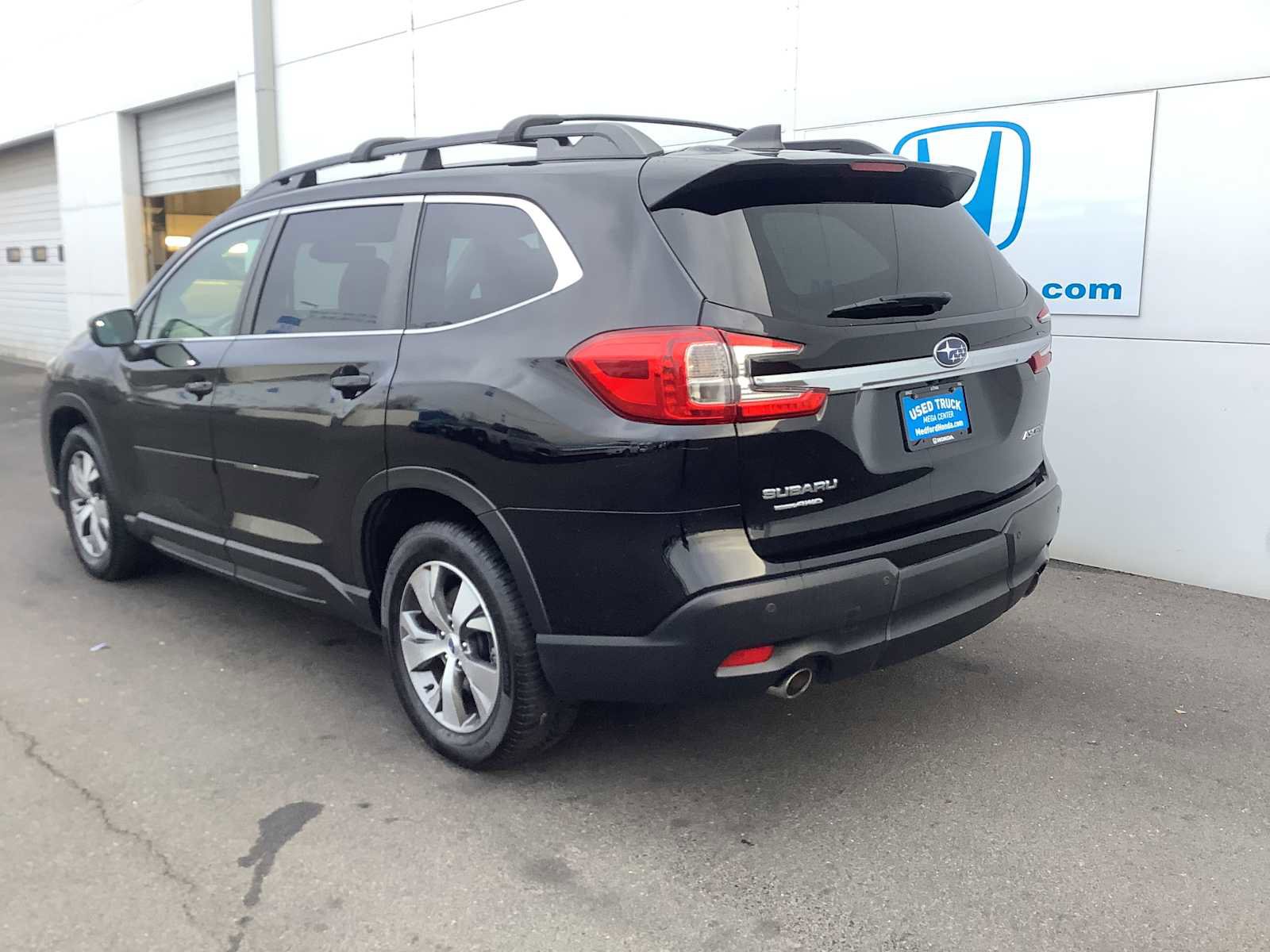 Used 2023 Subaru Ascent Premium w/ Convenience Package image 4