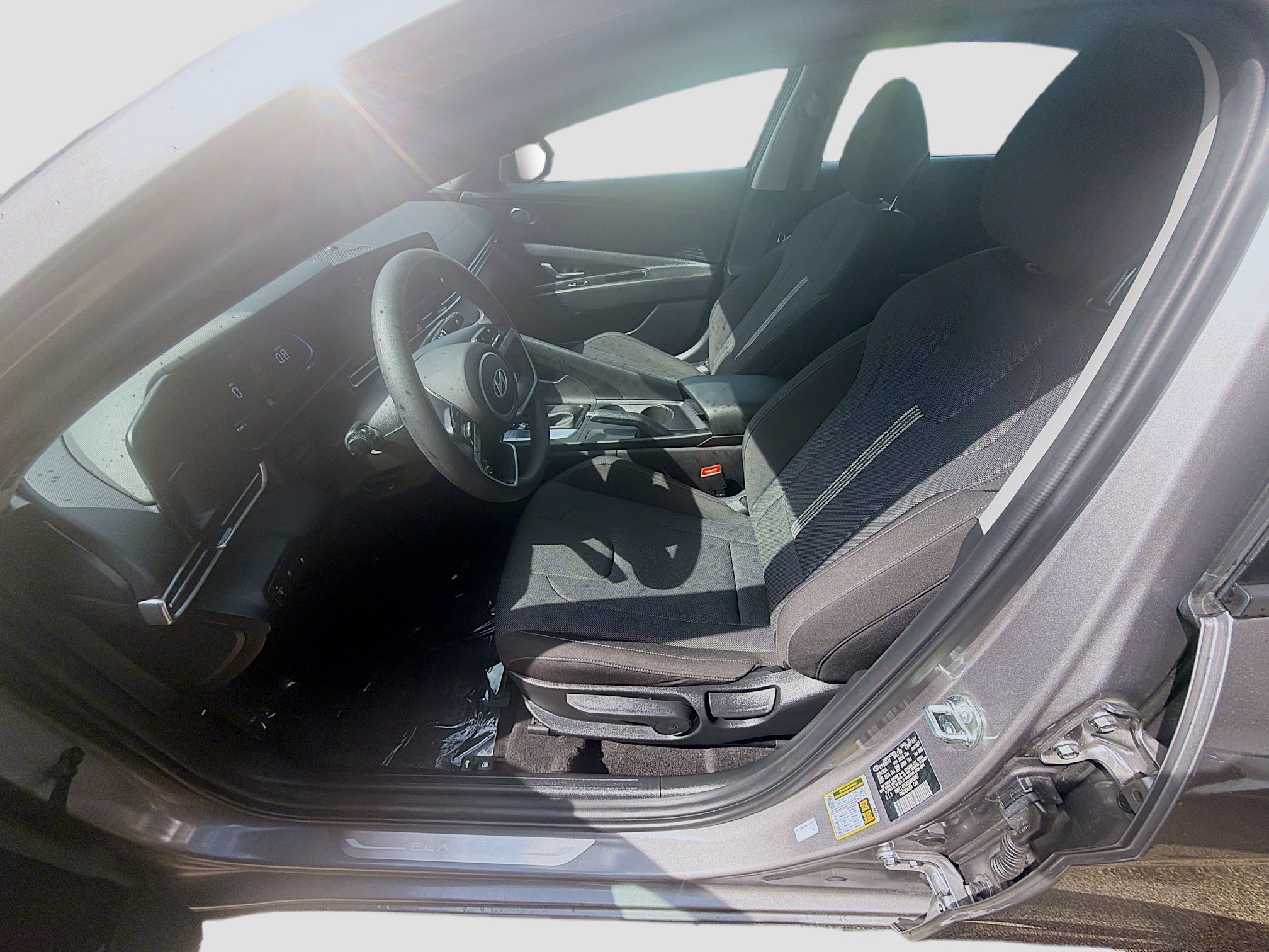 Used 2025 Hyundai Elantra SE FWD image 16