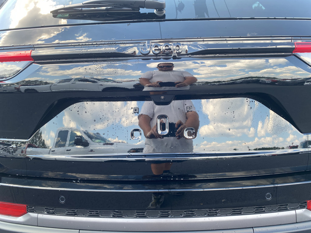 New 2027 Jeep Grand Cherokee Altitude AWD/4WD image 10