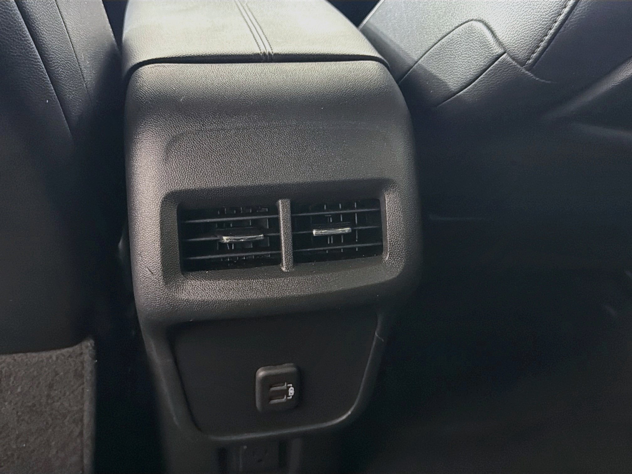 Used 2023 GMC Terrain SLT FWD image 25
