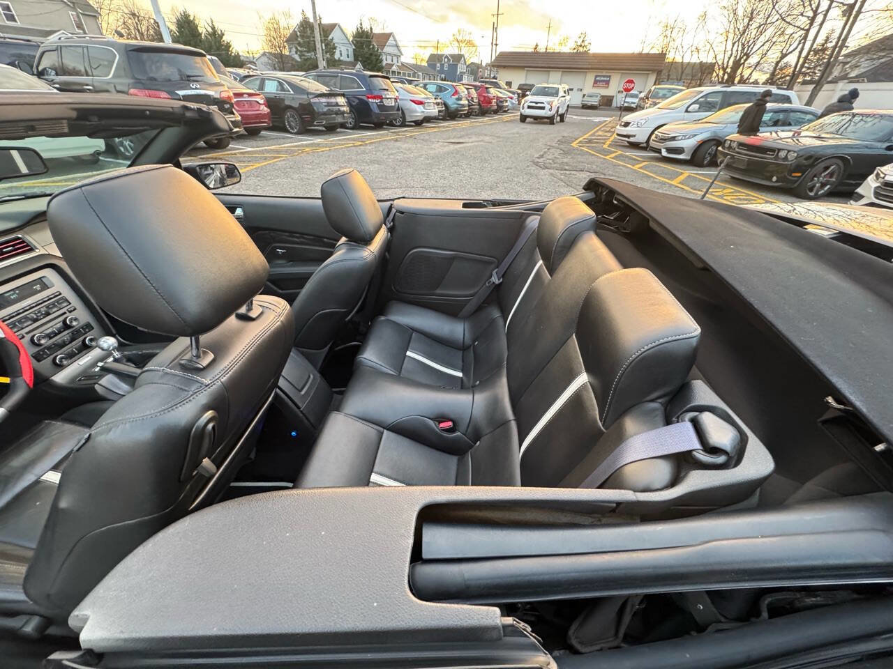 Used 2010 Ford Mustang GT Premium image 28