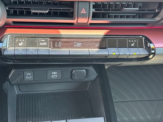 Used 2024 Toyota Prius Prime FWD image 23