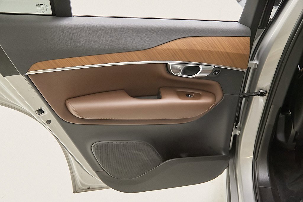 Certified 2023 Volvo XC90 B6 Plus w/ Protection Package Premier image 18