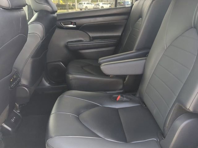 Certified 2025 Toyota Highlander XLE image 14
