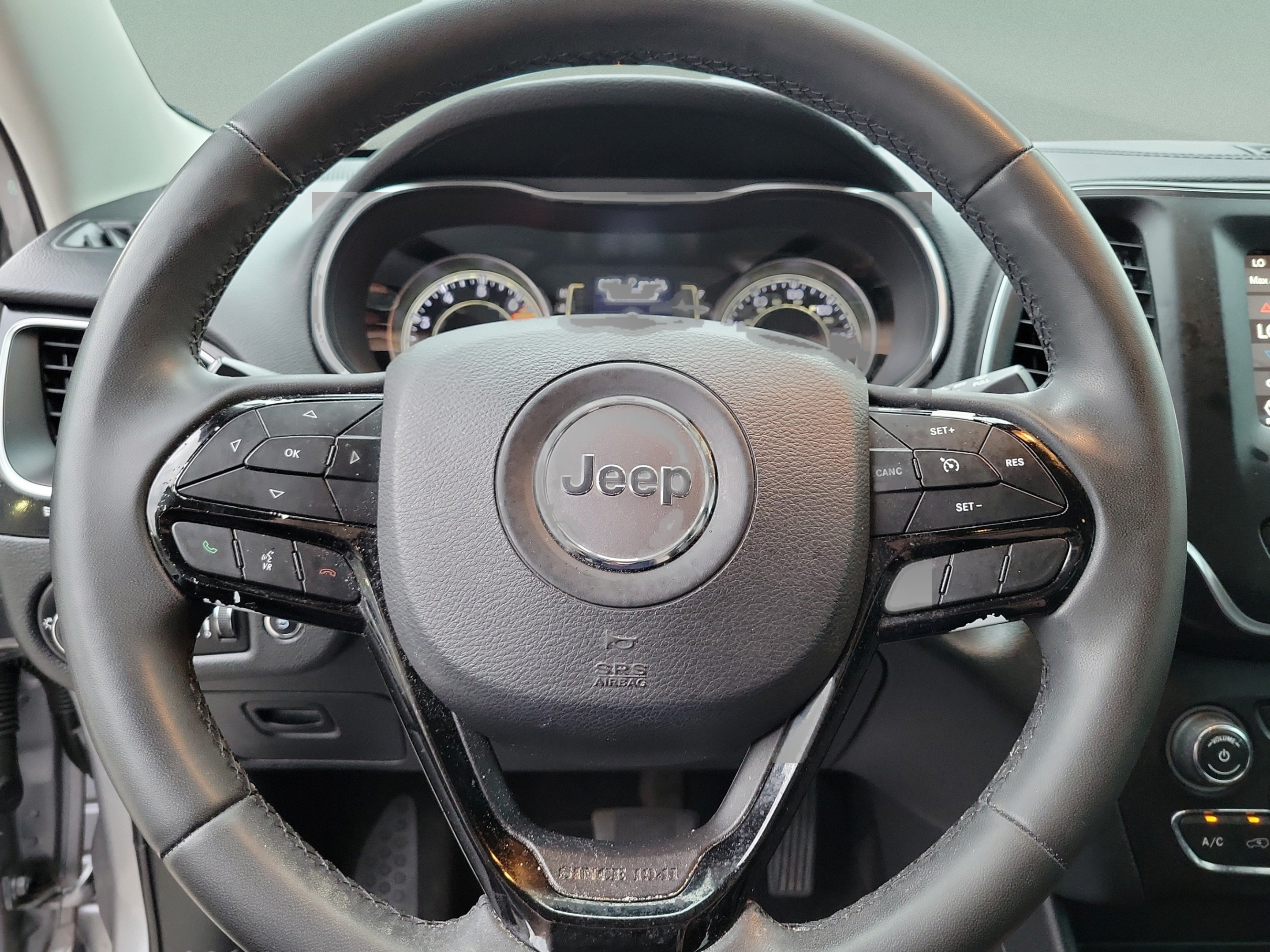 Used 2020 Jeep Cherokee Latitude Plus FWD image 18