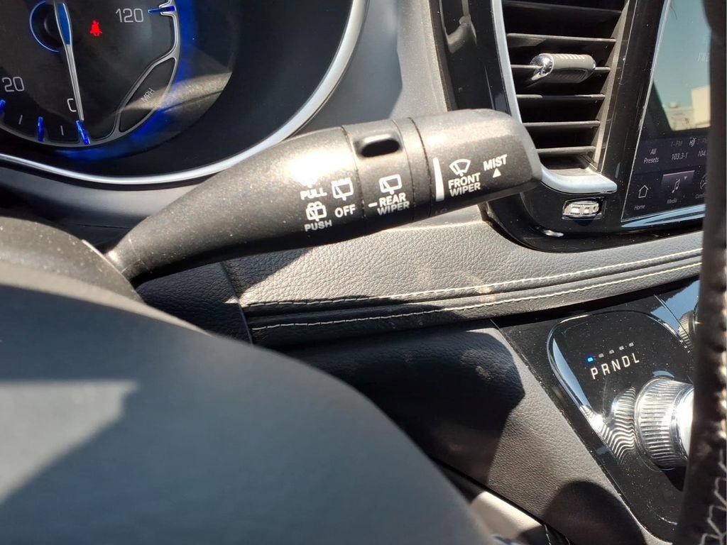 Used 2025 Chrysler Pacifica Limited FWD image 22