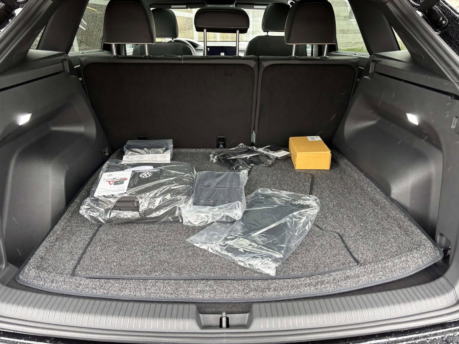 New 2026 Volkswagen Atlas Cross Sport SEL Premium R-Line image 9