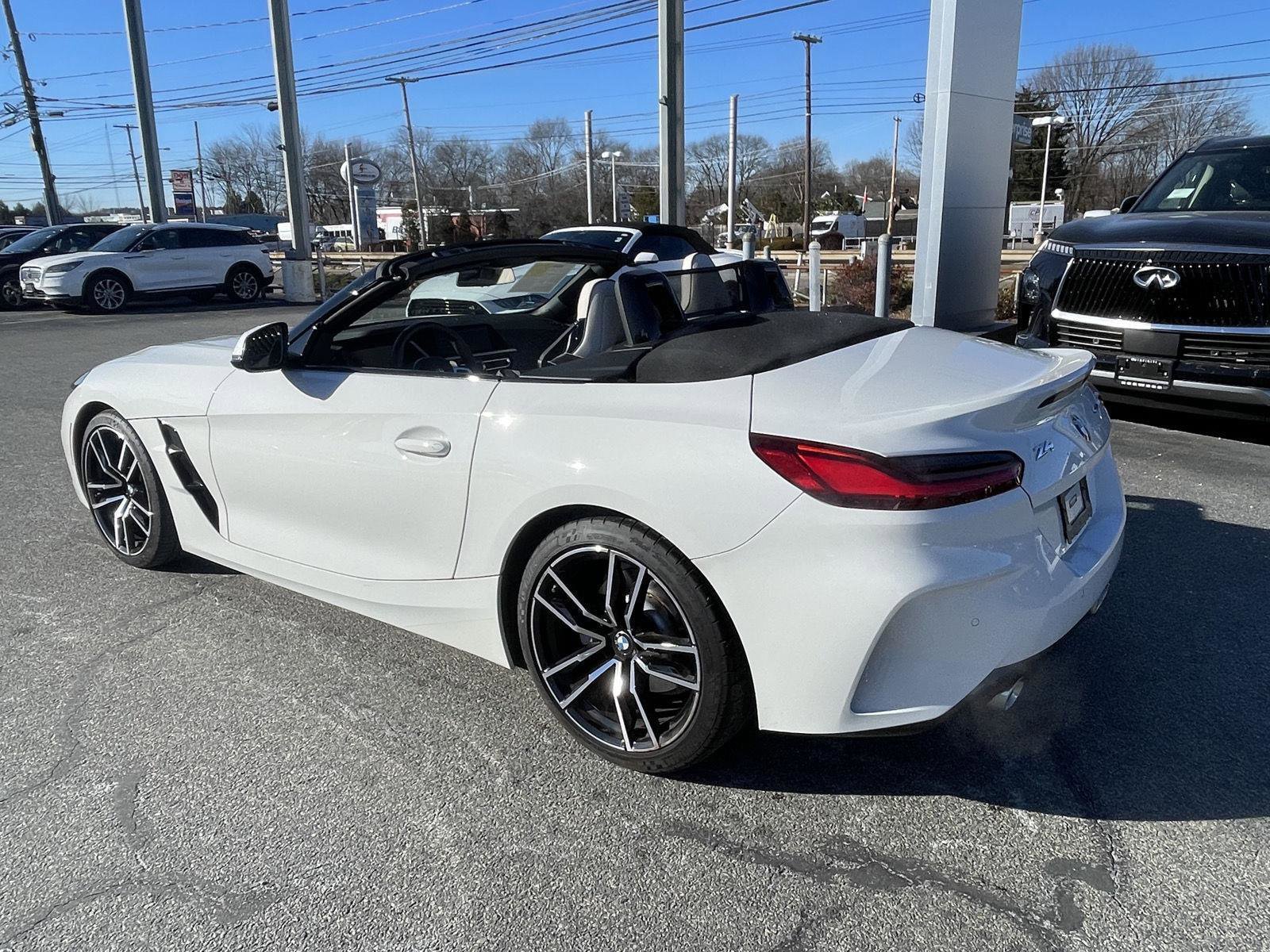 Used 2023 BMW Z4 sDrive30i w/ Convenience Package image 2