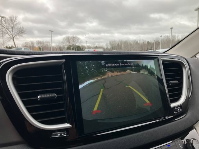 Used 2024 Chrysler Pacifica Touring-L image 8