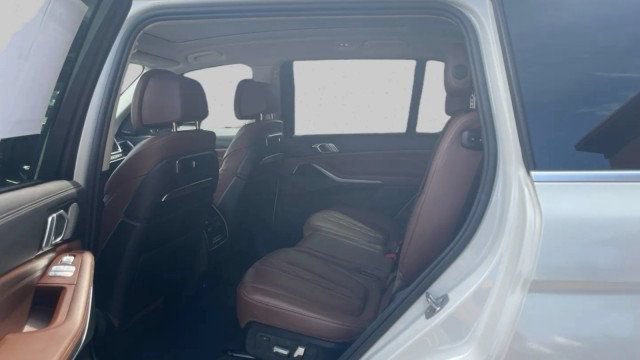 Used 2023 BMW X7 xDrive40i AWD/4WD image 18