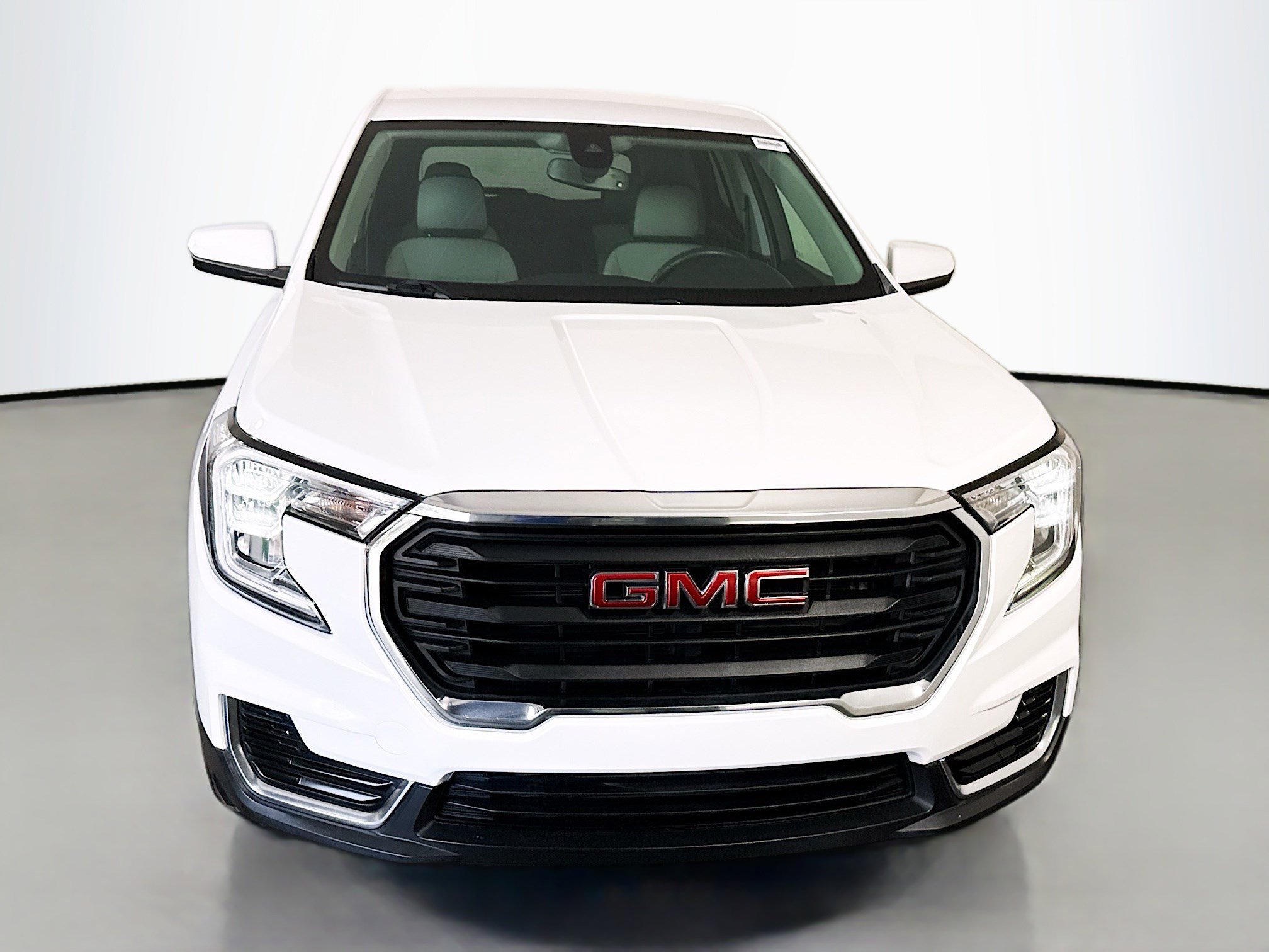Used 2022 GMC Terrain SLE FWD image 2