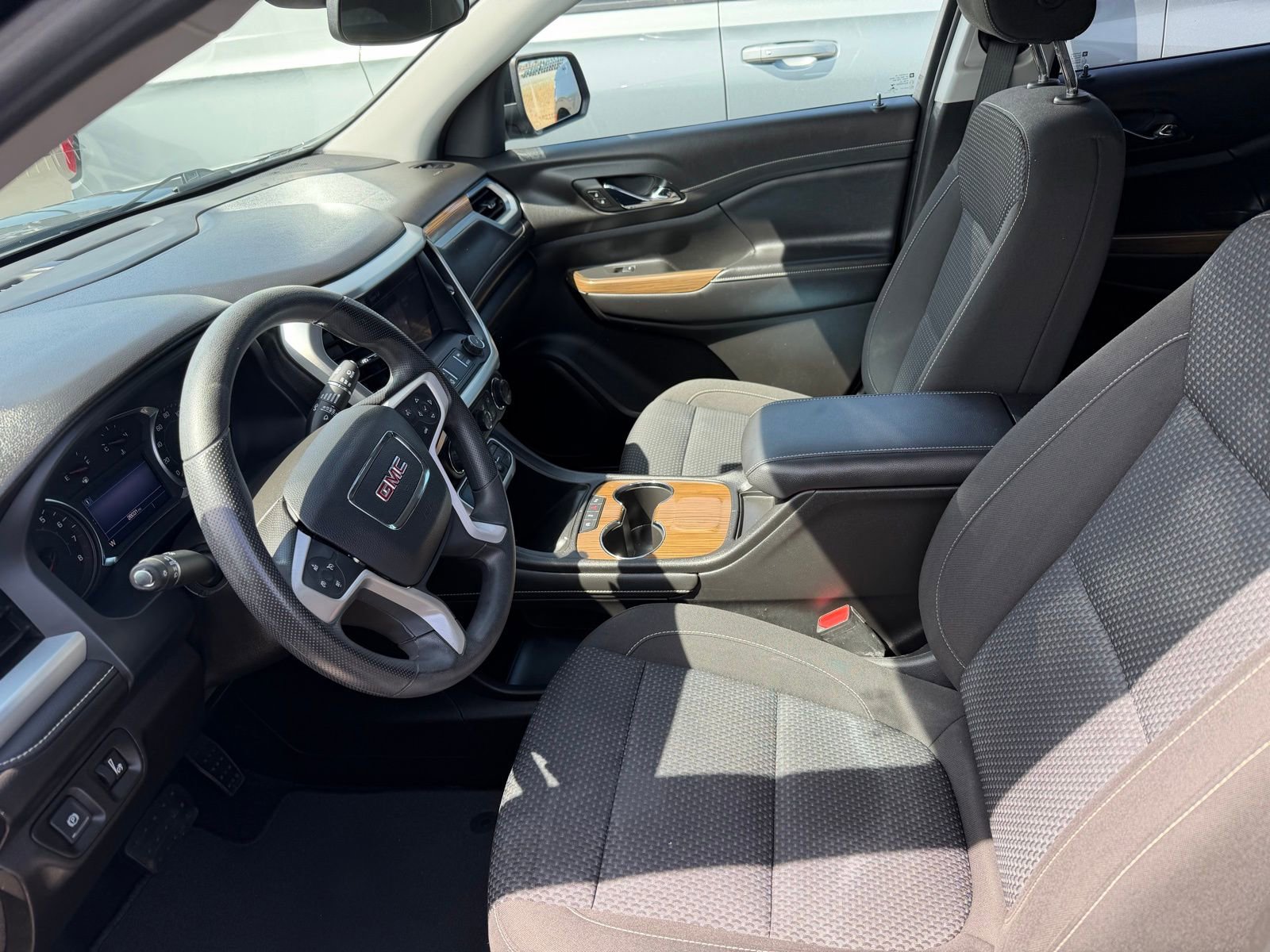 Used 2021 GMC Acadia SLE w/ LPO, Cargo Package image 7