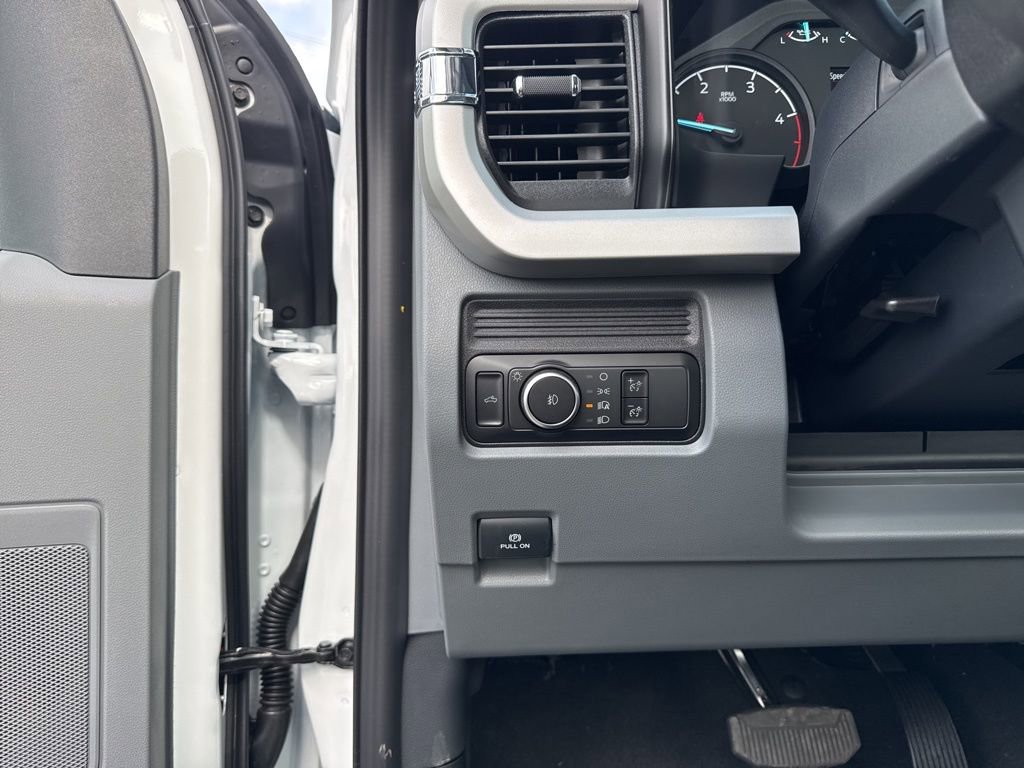 New 2026 Ford F350 4x4 Regular Cab Super Duty image 13