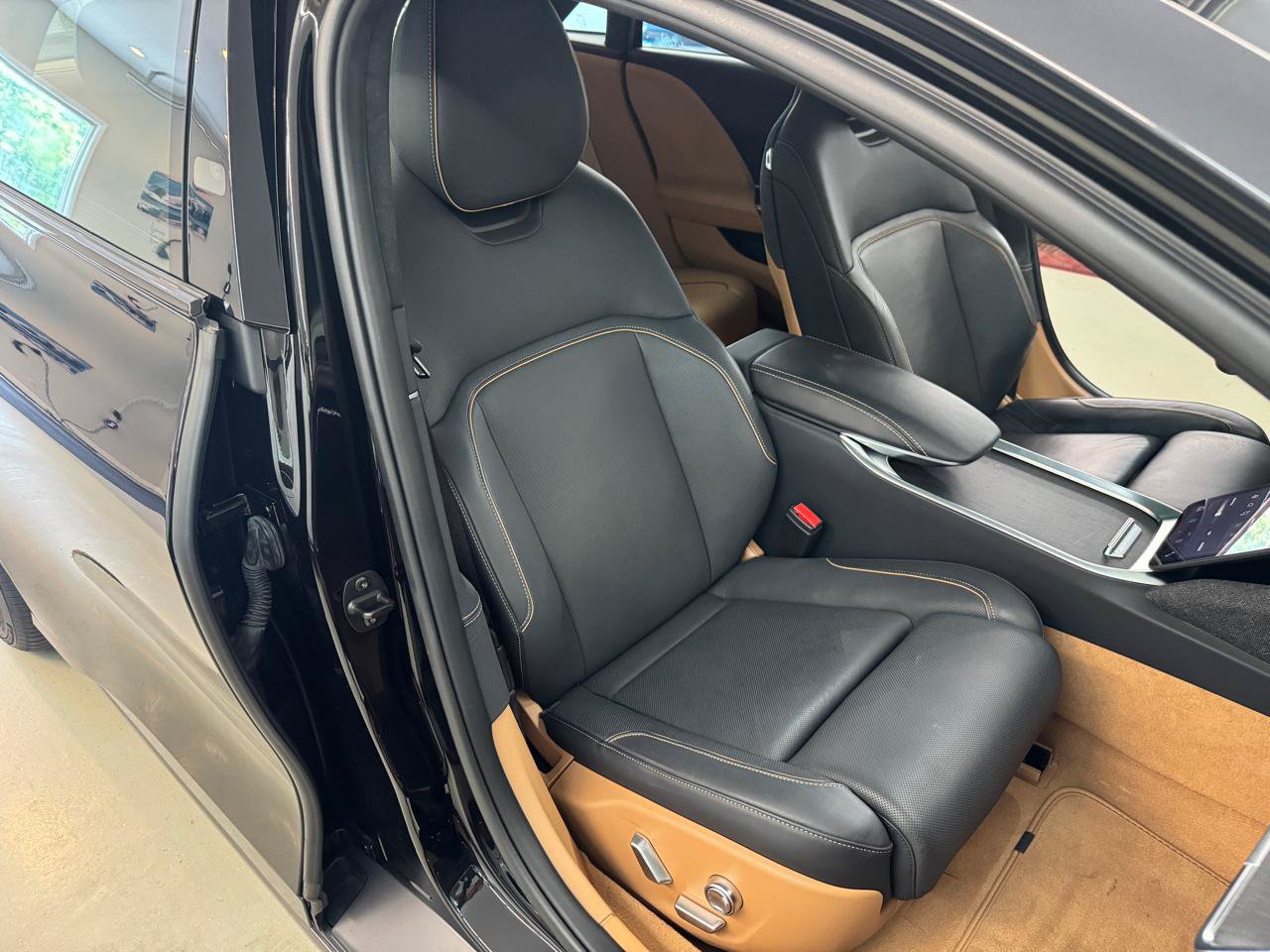 Used 2023 Lucid Air Touring AWD/4WD image 9