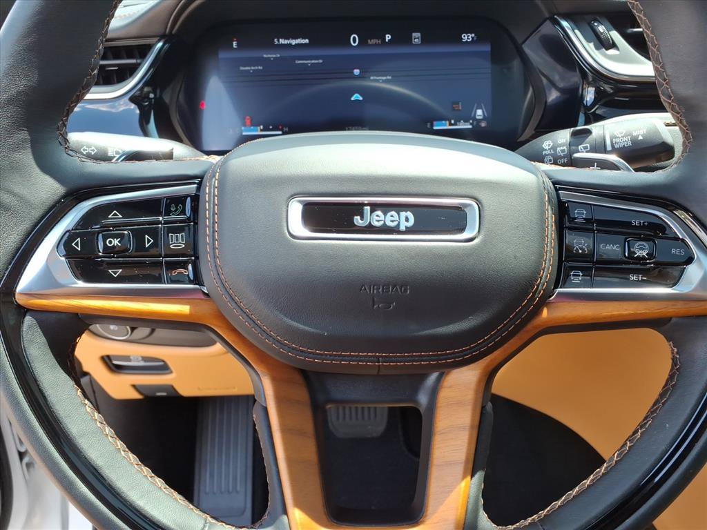 Used 2025 Jeep Grand Cherokee L Summit AWD/4WD image 13