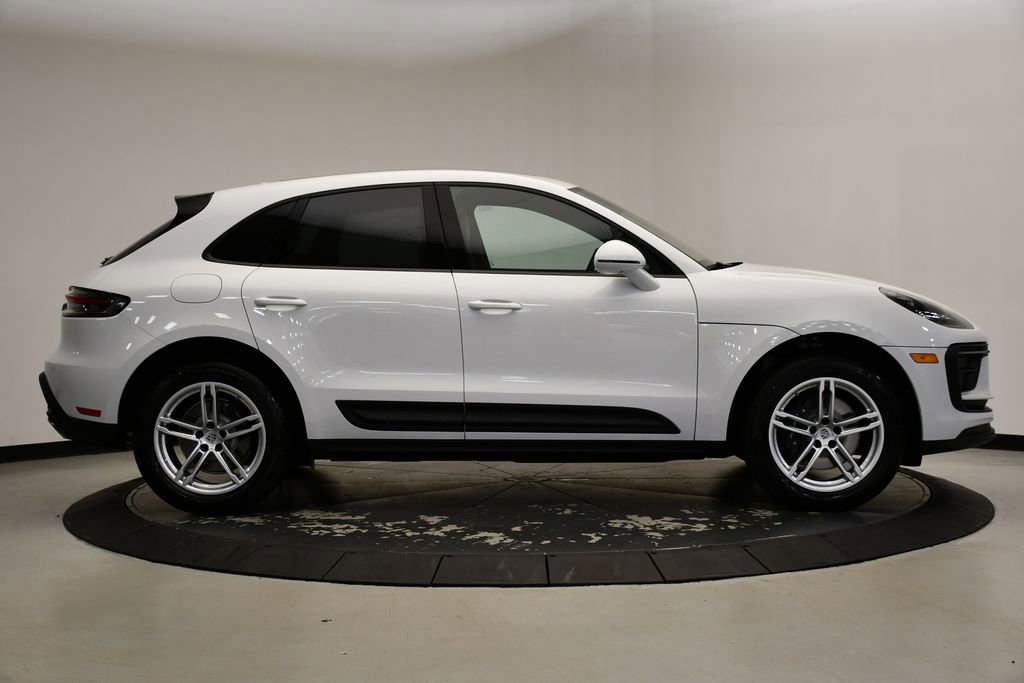 Certified 2025 Porsche Macan image 8