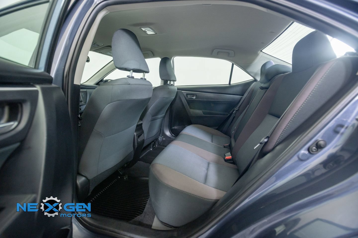Used 2018 Toyota Corolla LE FWD image 27