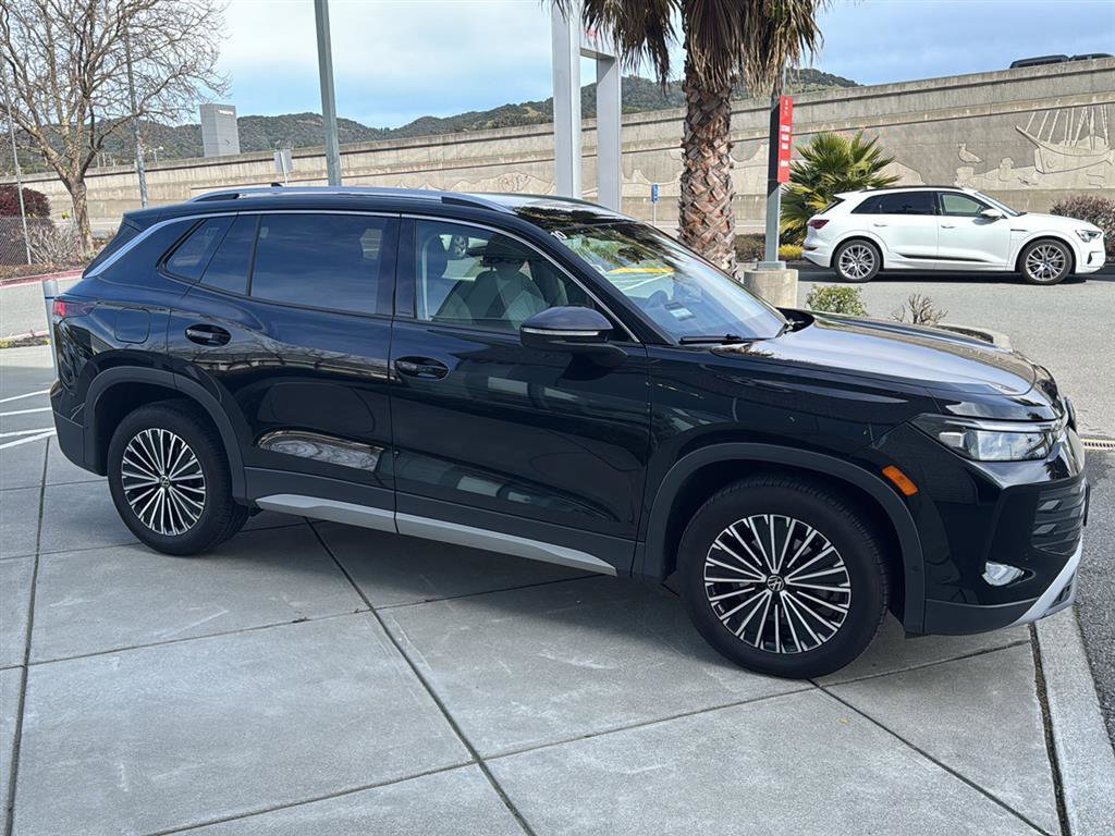 Used 2025 Volkswagen Tiguan S w/ 18" Wheel Package image 5