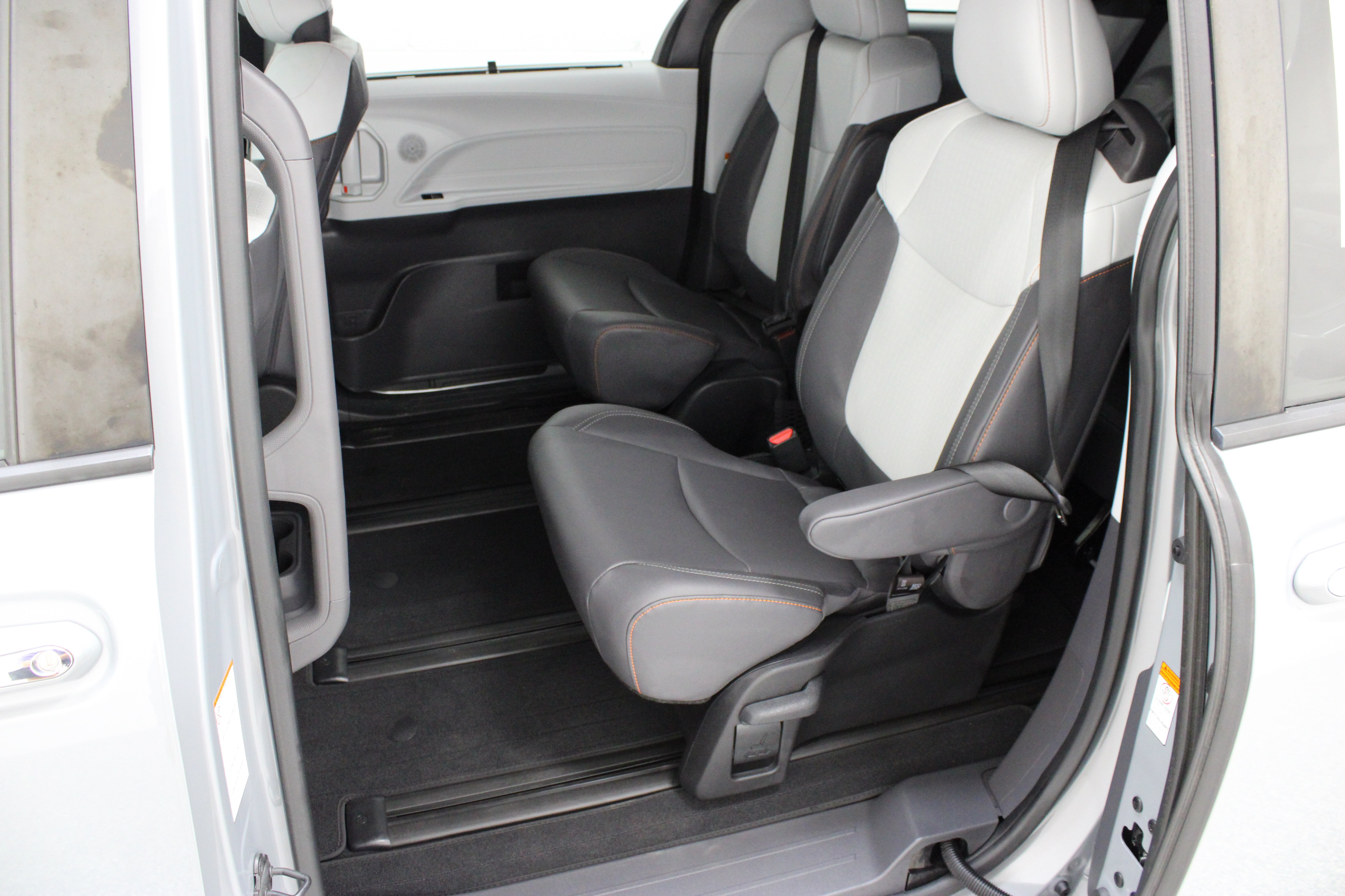 Used 2023 Toyota Sienna XSE w/ XSE Plus Package AWD/4WD image 30
