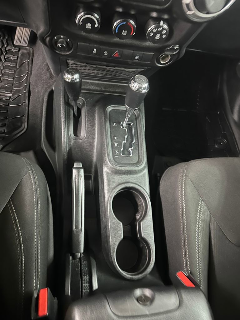 Used 2017 Jeep Wrangler Unlimited Sahara w/ Connectivity Group image 16