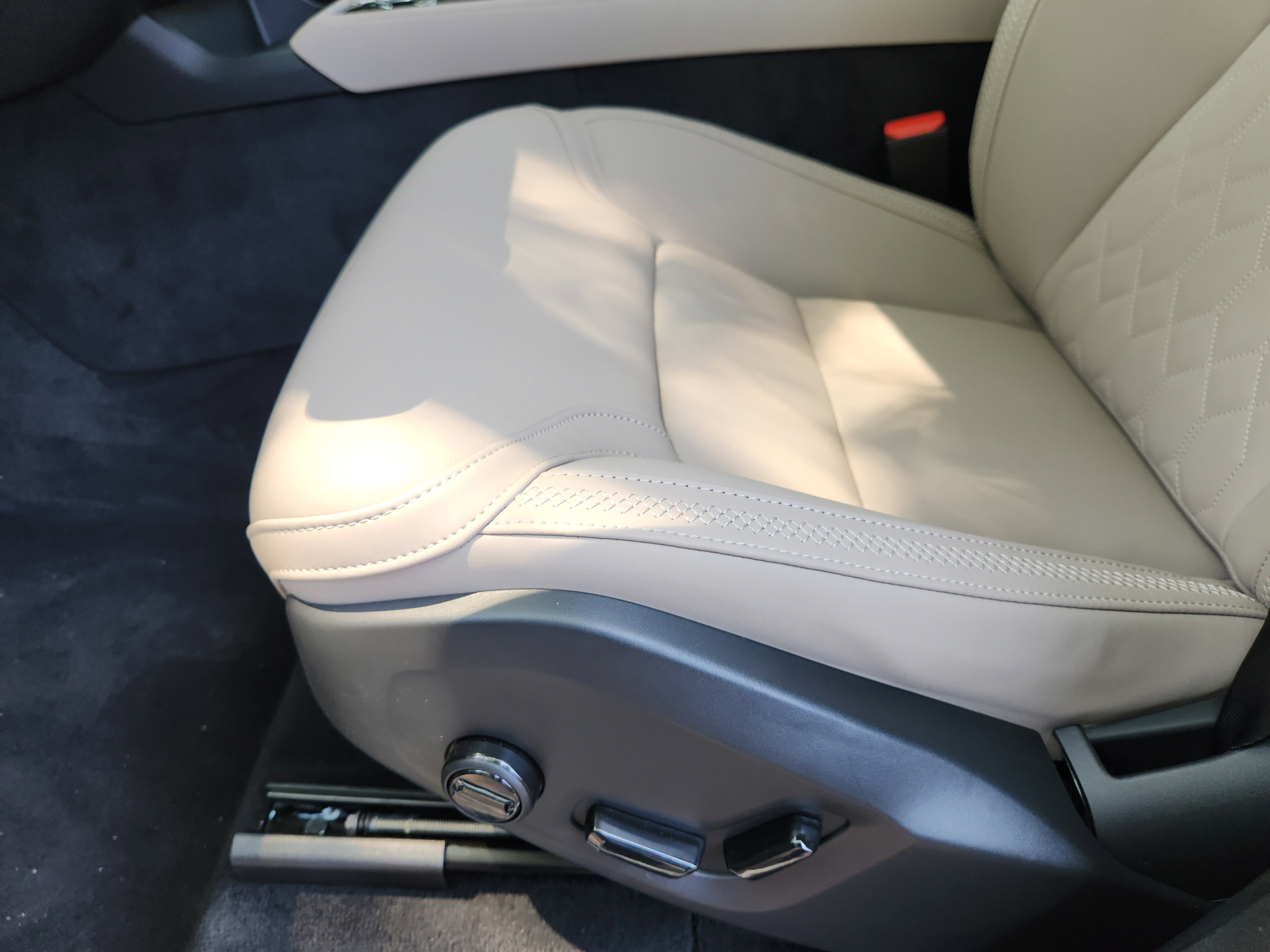 Used 2026 Volvo XC90 B6 Plus w/ Protection Package Premier AWD/4WD image 24