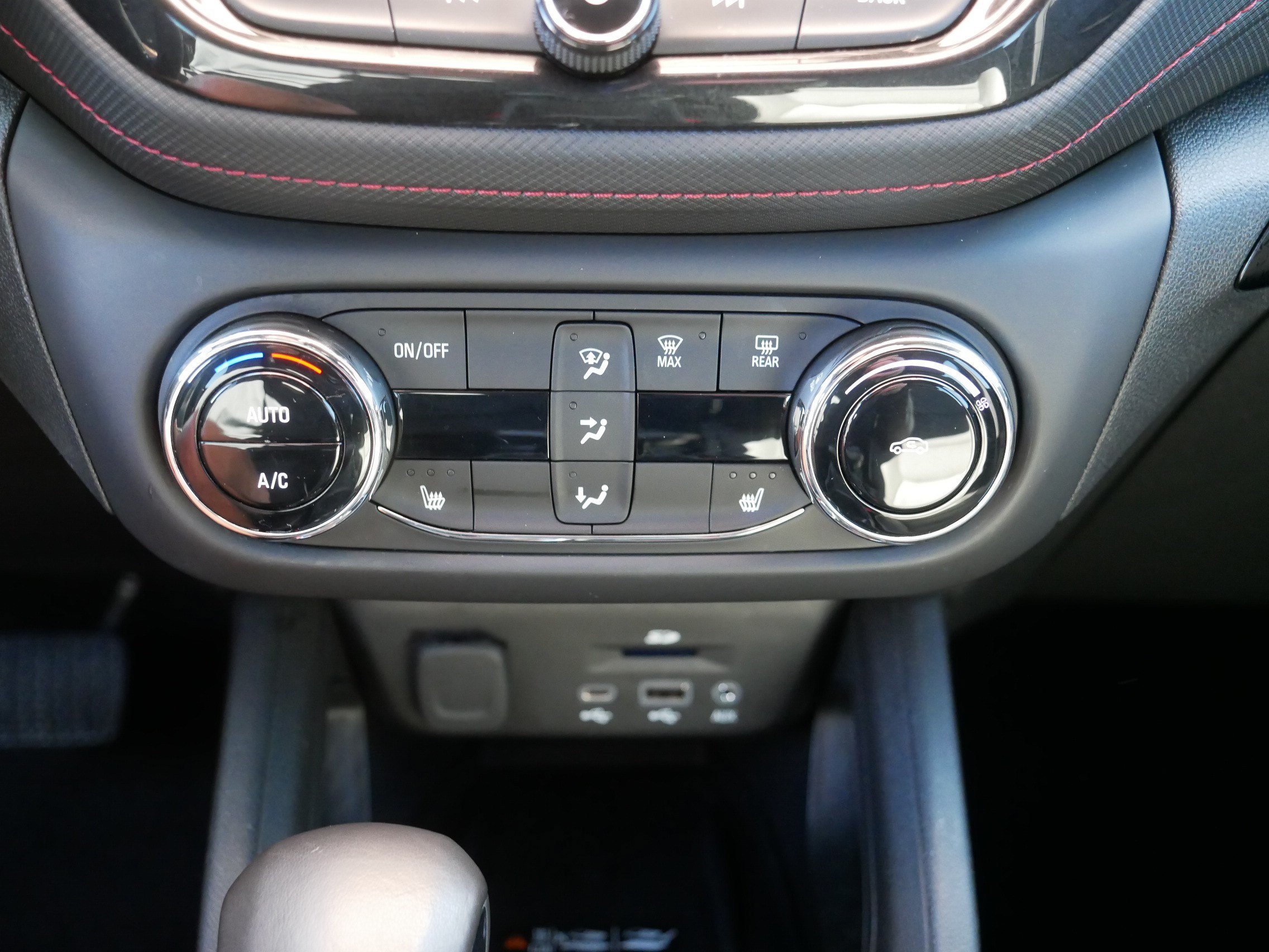 Used 2023 Chevrolet TrailBlazer RS w/ Sun and Liftgate Package AWD/4WD image 23