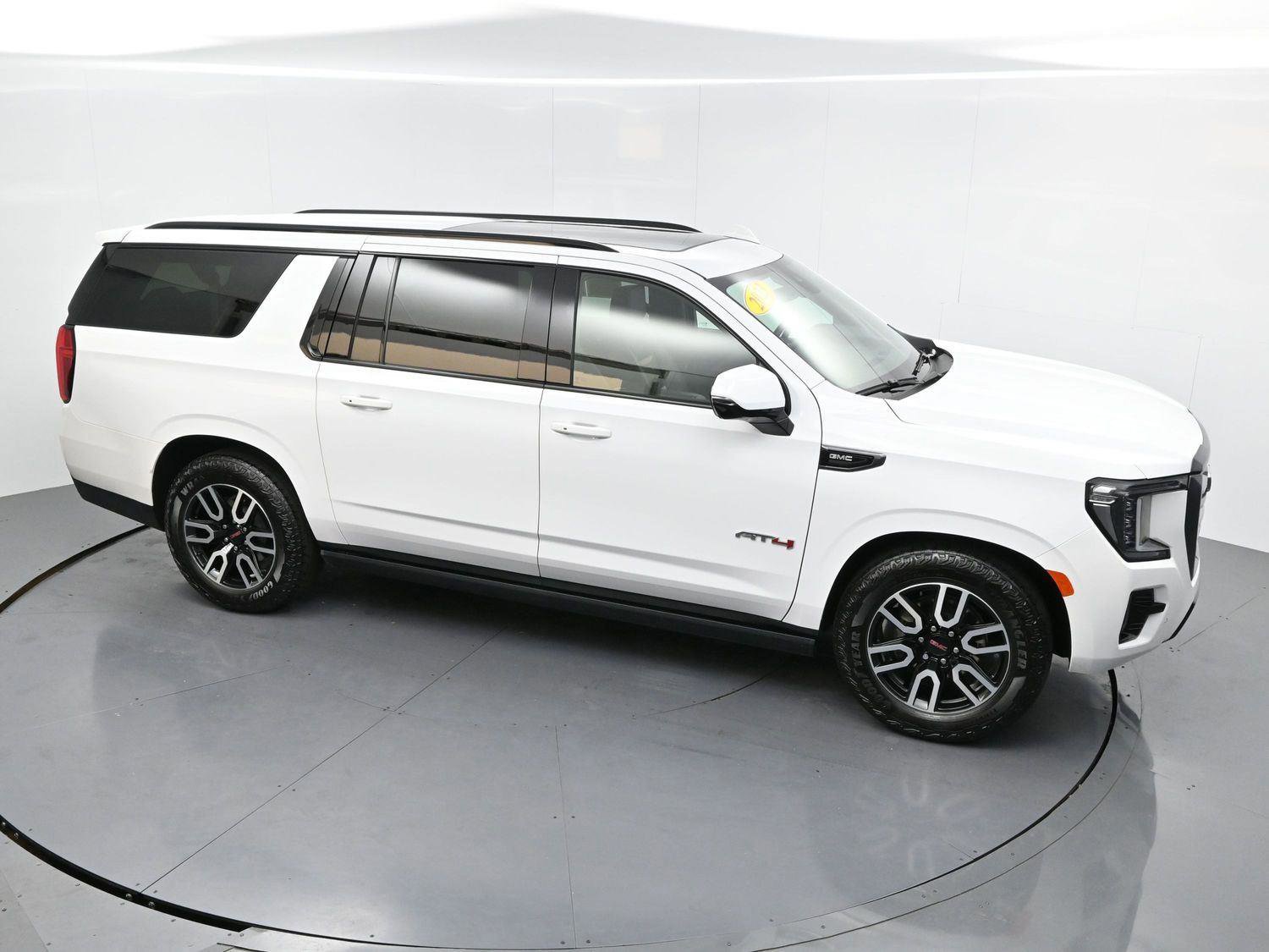 Used 2023 GMC Yukon XL AT4 w/ AT4 Premium Plus Package AWD/4WD image 45