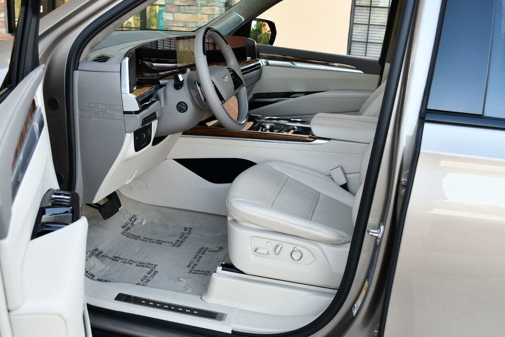 Used 2025 Cadillac Escalade Sport Platinum w/ LPO, ONYX Package image 48