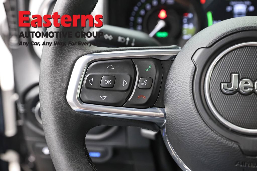 Used 2025 Jeep Wrangler Unlimited Sahara AWD/4WD image 15