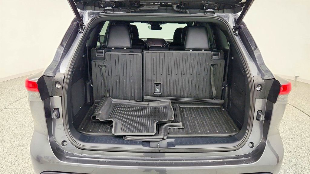 Used 2023 Toyota Highlander XSE AWD/4WD image 21
