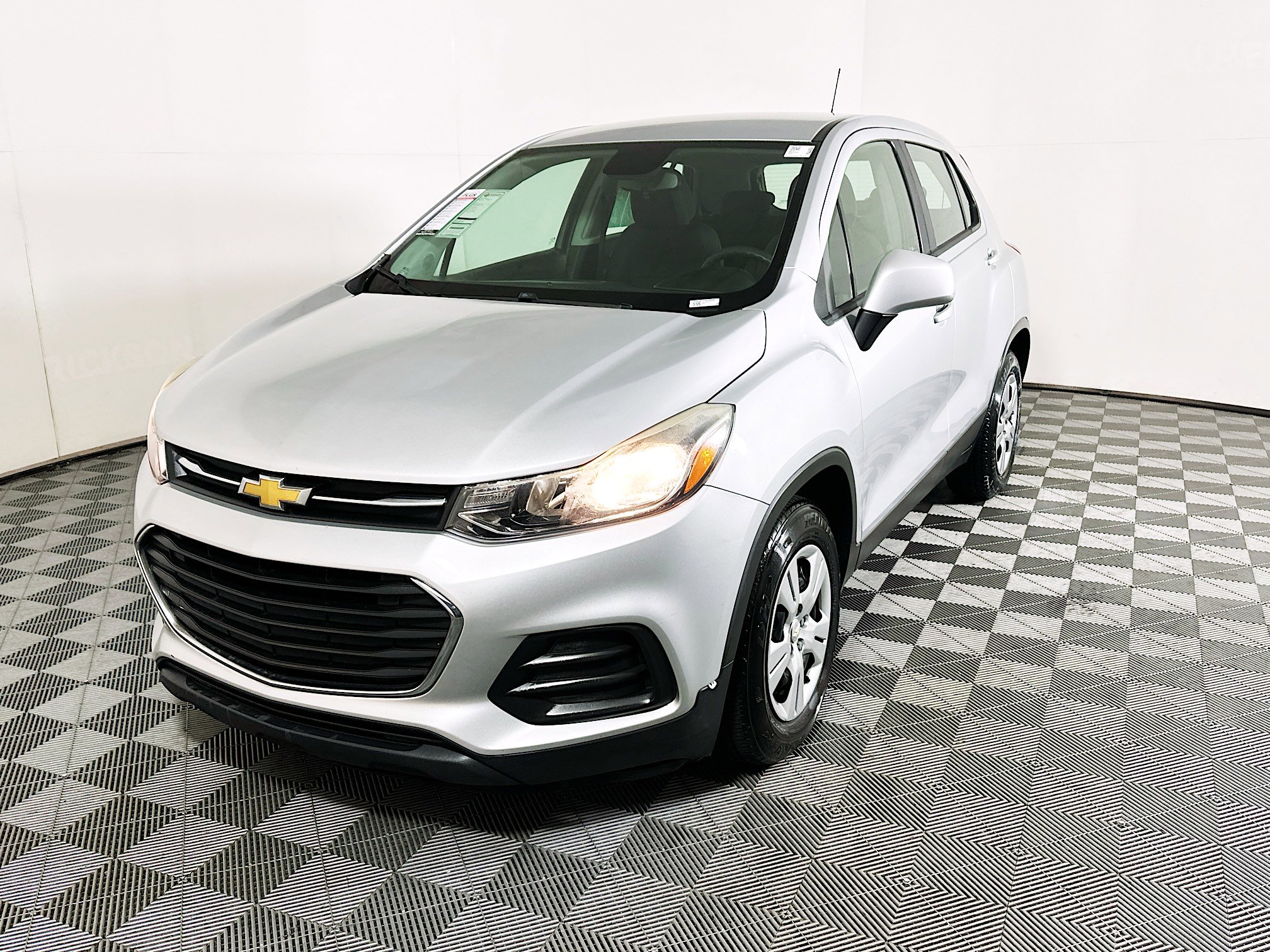 Used 2018 Chevrolet Trax LS FWD image 7