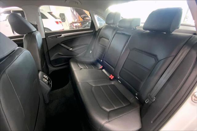 Used 2018 Volkswagen Passat 2.0T SE FWD image 27