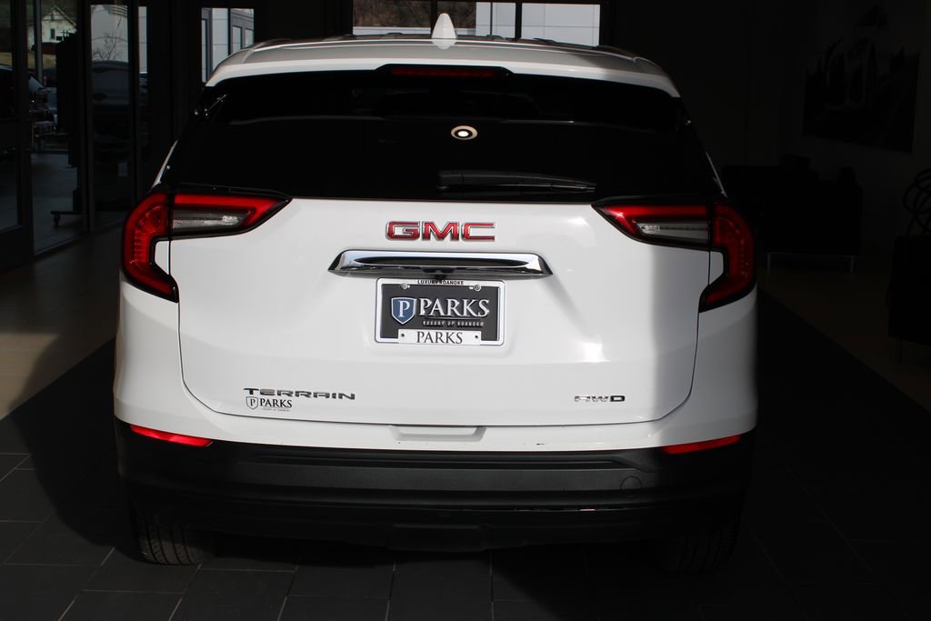 Used 2024 GMC Terrain SLE image 26