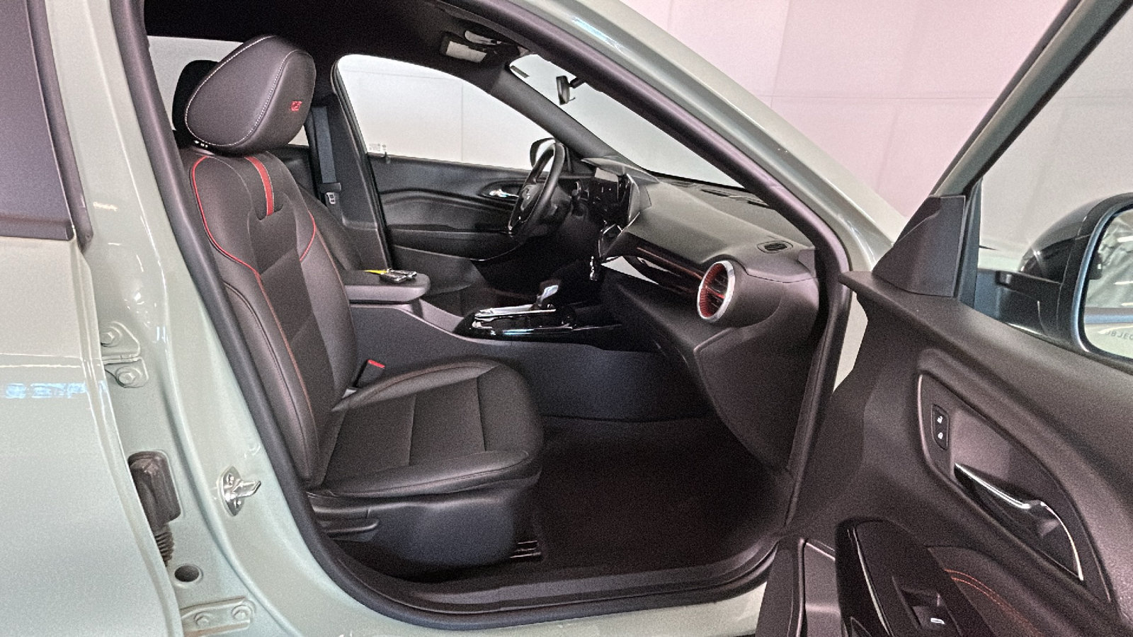Used 2024 Chevrolet Trax RS w/ Driver Confidence Package FWD image 37