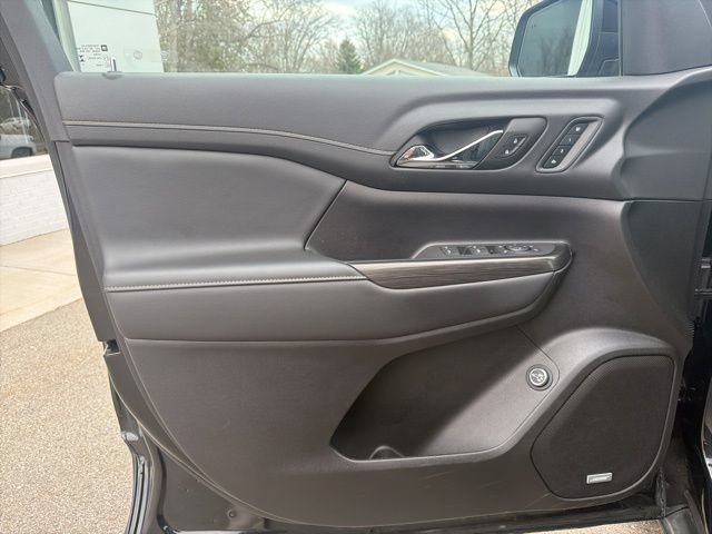 Used 2023 GMC Acadia SLT w/ Preferred Package FWD image 21