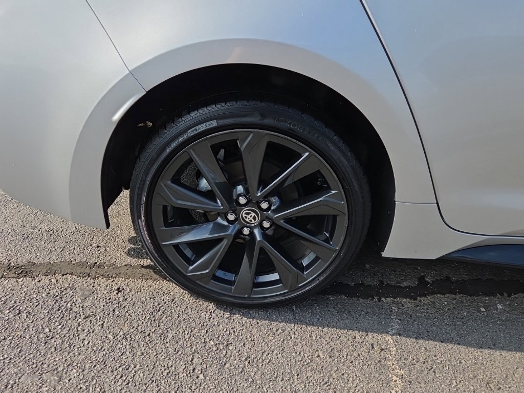 Used 2023 Toyota Corolla SE w/ SE Package image 22