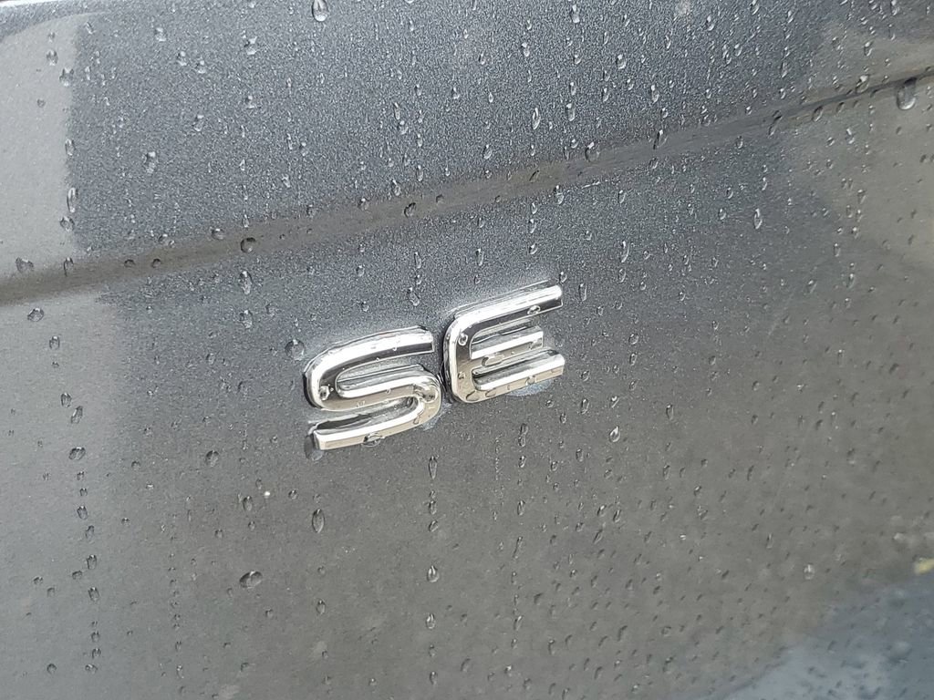 Used 2022 Volkswagen Tiguan SE R-Line image 13
