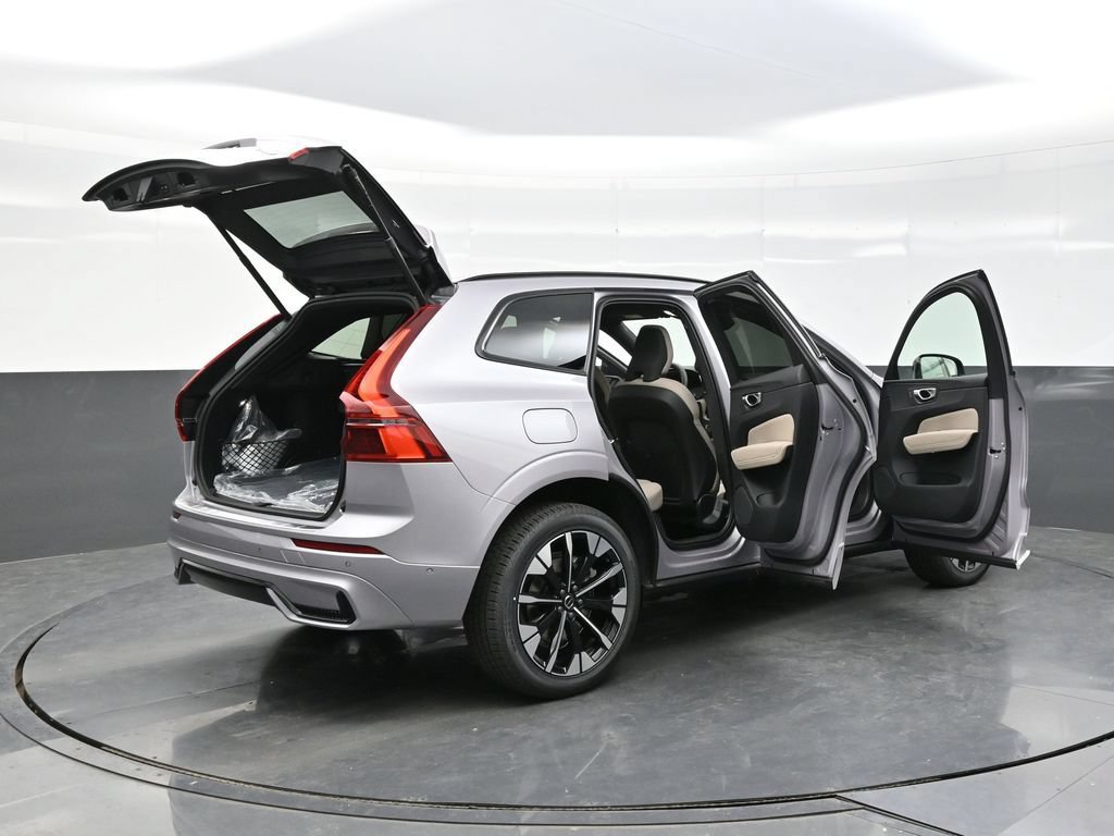 New 2026 Volvo XC60 T8 Plus w/ Climate Package PRO AWD/4WD image 43