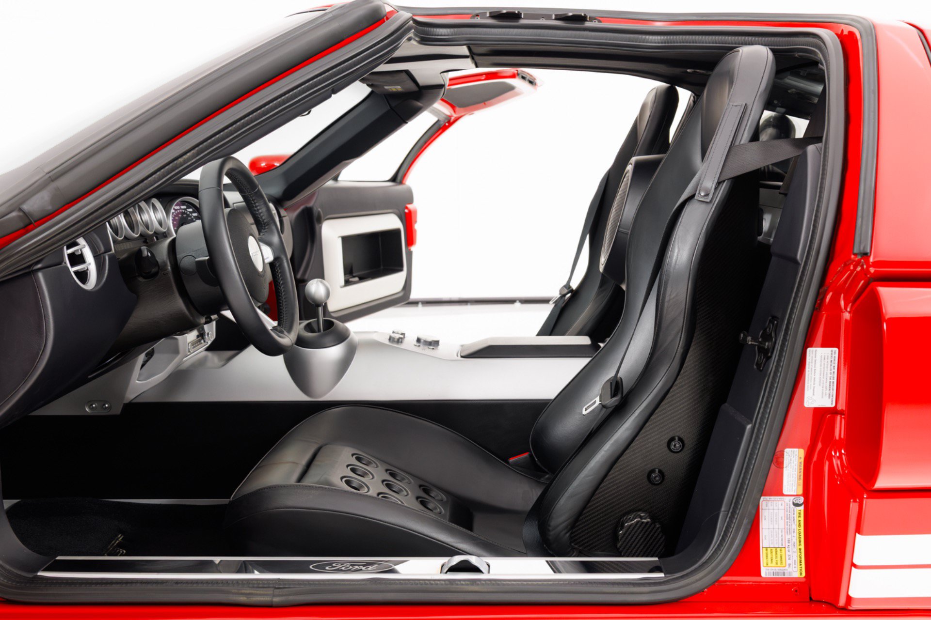 Used 2006 Ford GT RWD image 14
