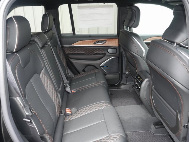 New 2025 Jeep Grand Cherokee Summit image 30