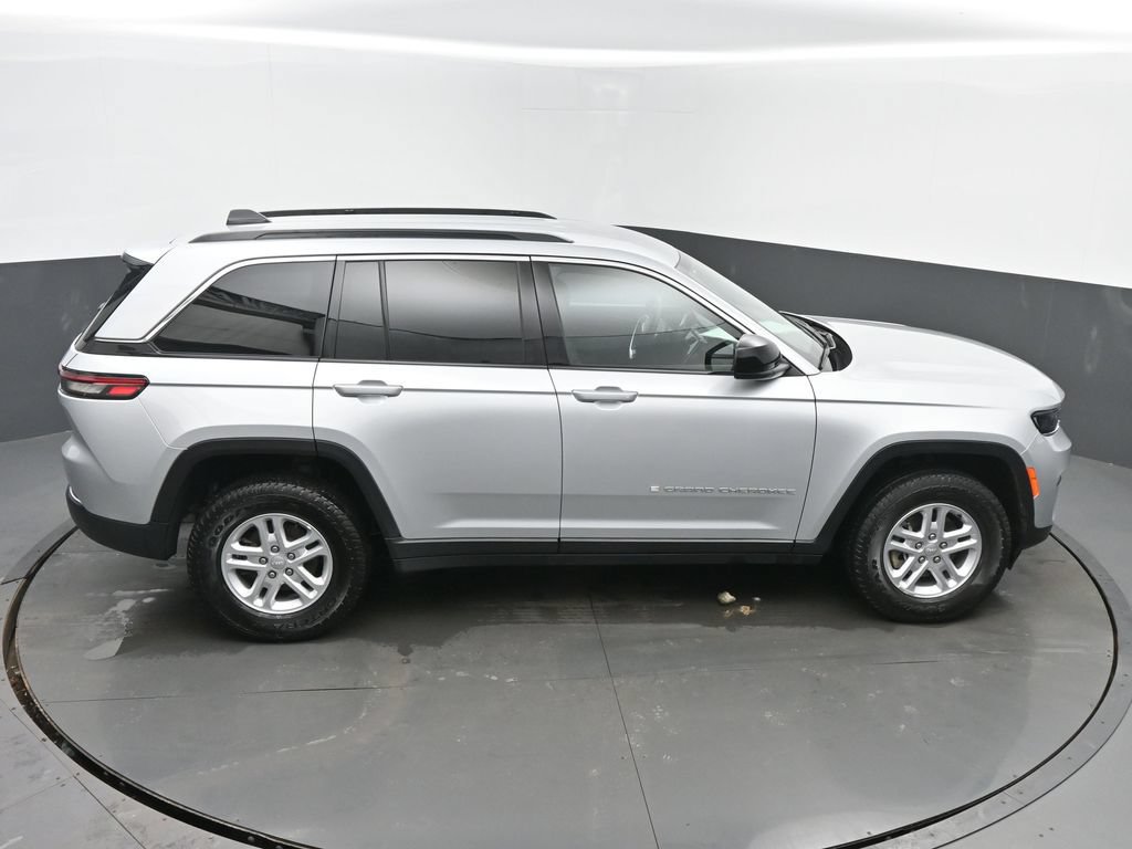Used 2025 Jeep Grand Cherokee Laredo AWD/4WD image 48