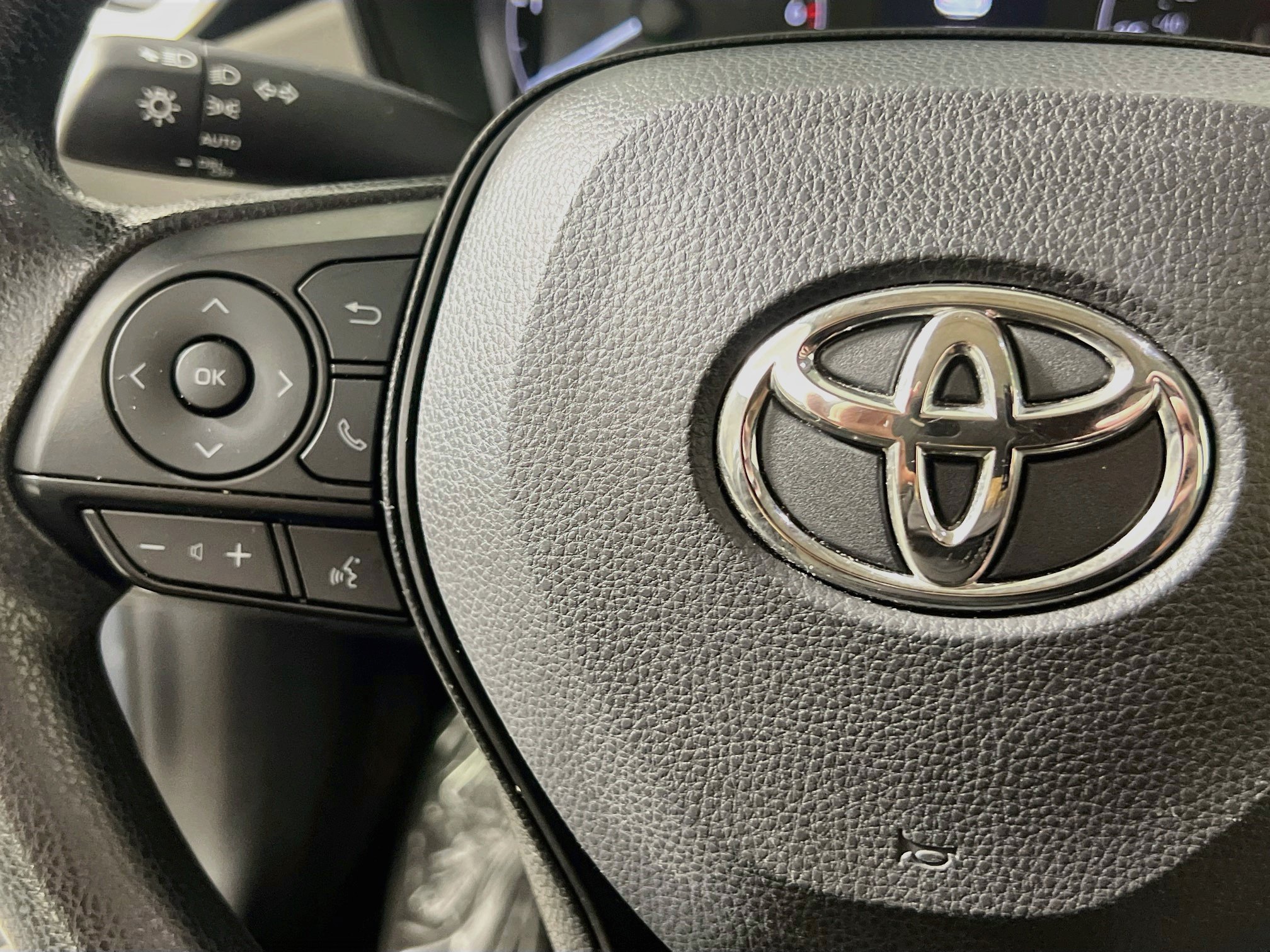 Used 2025 Toyota Corolla LE FWD image 19
