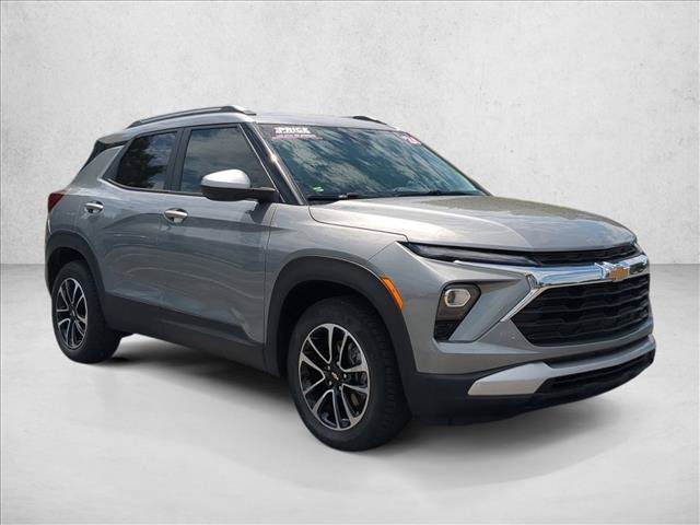 Used 2024 Chevrolet TrailBlazer LT w/ Driver Confidence Package FWD image 3