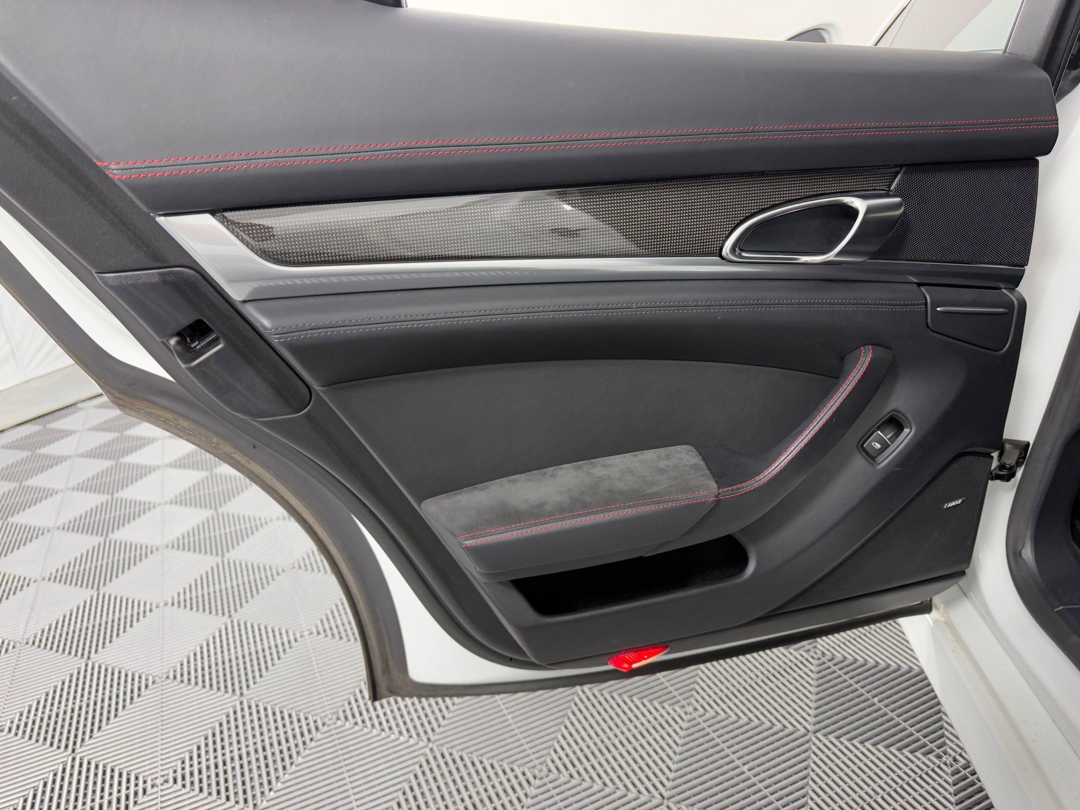 Used 2016 Porsche Panamera GTS image 18