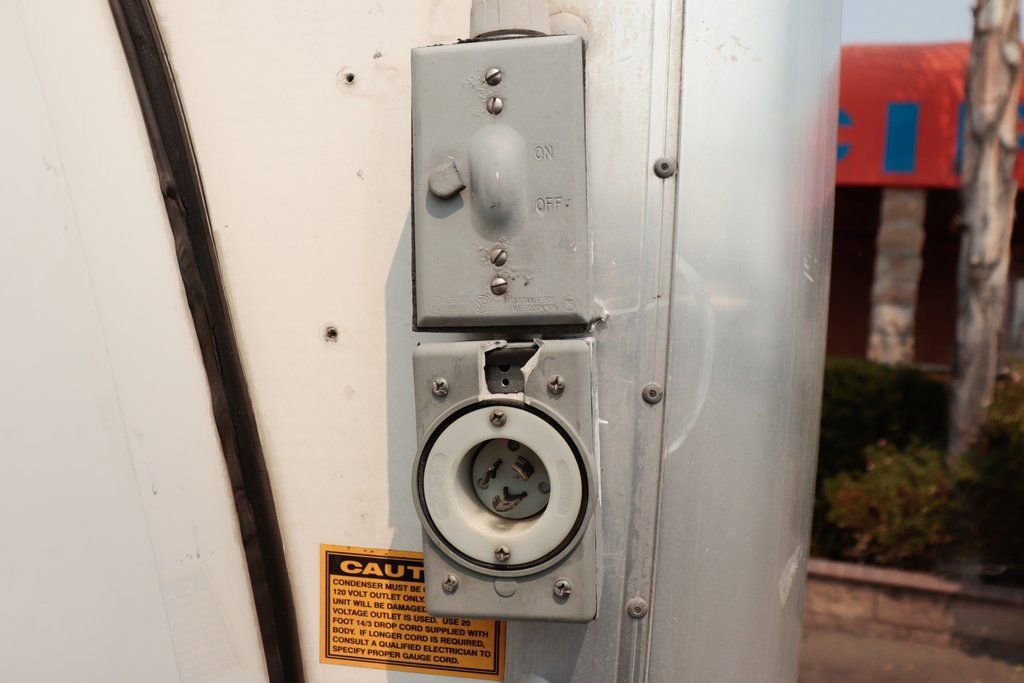 Used 2015 Chevrolet Express 4500 RWD image 17