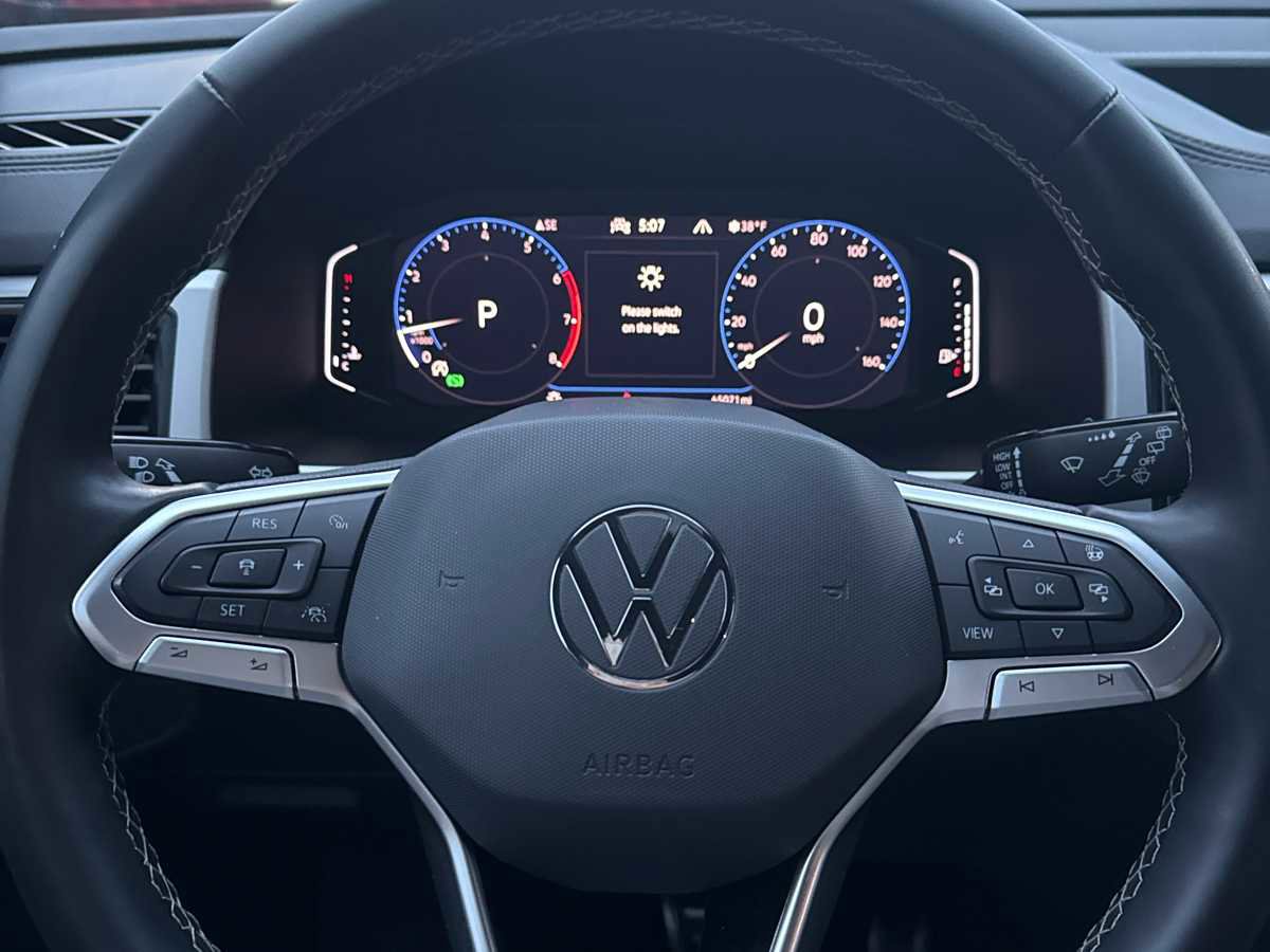 Used 2021 Volkswagen Atlas Cross Sport SEL Premium w/ Luggage Net & Mats Package image 8