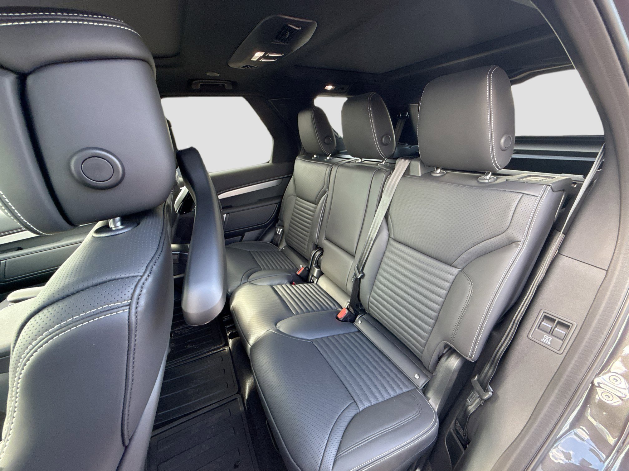 New 2026 Land Rover Discovery Limited Edition image 22